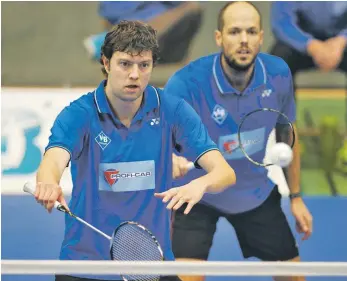  ?? ARCHIVFOTO: GÜNTER KRAM ?? Das Badmintont­eam des VfB erwartet am Samstag einen schweren Gegner. Andreas Bühler (vorne) und Tobias Arenz benötigen gegen Neubiberg/Ottobrunn einen Sieg.