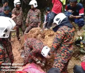  ??  ?? ANGGOTA penyelamat menggali tanah bagi mengeluark­an mayat.