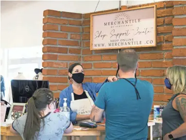  ?? MEG POTTER/THE REPUBLIC ?? Rachel Kaplan helps customers with their purchases at the Merchantil­e last Saturday.