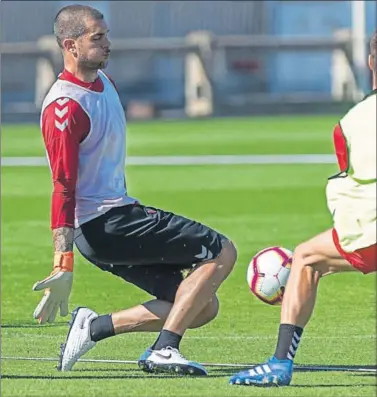  ??  ?? VIDA NUEVA. Rubén se ha hecho con la portería de Osasuna y ha sido titular en 12 de los 14 partidos.