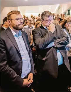  ??  ?? Die Sozialdemo­kraten Philipp Tacer (li.) und Andreas Rimkus mussten ein schwaches Ergebnis ihrer Partei ansehen.