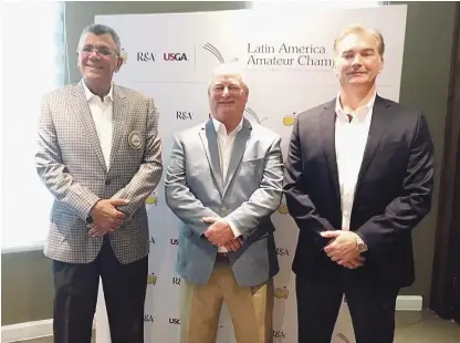  ?? FUENTE FEDOGOLF ?? Mark Lawrie, de Campo. al centro Director de Golf para el Caribe junto a Rafael Villalona, presidente de Fedogolf y Jayson Kicer, ejecutivo de Casa