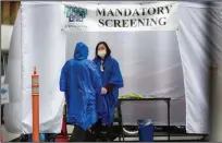  ?? JASON ARMOND/LOS ANGELES TIMES ?? A worker at Eisenberg Village nursing home screens all incoming for symptoms of the coronaviru­s on March 25 in Reseda.