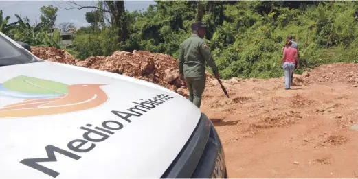  ?? JORGE CRUZ/LISTÍN DIARIO ?? Vigilancia. El Ministerio de Medio Ambiente mantiene la vigilancia de los humedales que forman parte del cinturón verde del Gran Santo Domingo.