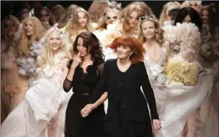  ?? ASSOCIATED PRESS FILE PHOTO ?? Sonia Rykiel, right, with her daughter Nathalie Rykiel, who helps manage the fashion house, greets the audience after showing her spring-summer ready-to-wear collection for 2008 in Paris.