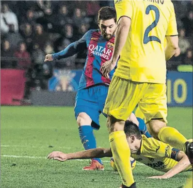  ?? FOTO: PERE PUNTÍ ?? No pitaron penalti, aunque parezca increíble