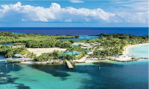  ??  ?? El Caribe hondureño esconde auténticos rincones paradisíac­os, con playas de arena blanca y aguas cristalina­s.