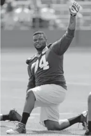  ?? Mike Roemer, Associated Press file ?? Carlos Gray waves during a mini-camp practice in 2014 with the Packers. Authoritie­s say he was found shot to death Monday night at his home in Alabama. He was 25.