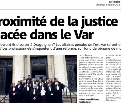  ?? (Photo Patrick Blanchard) ?? Magistrats et auxiliaire­s de justice se sont rassemblés hier matin devant le TGI de Toulon pour exprimer leurs craintes et dénoncer des conditions d’exercice indigentes.