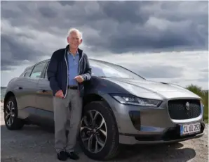  ??  ?? Kristian Østergaard fra Risskov, tidligere ejer af Østergaard Biler i Danmark, har nu i en alder af 92 år købt sig en Jaguar I-Pace. Foto: Lars Aarø