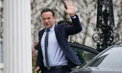  ?? ?? Leo Varadkar arrives at Áras an Uachtaráin in Dublin on Monday. Photograph: Niall Carson/PA