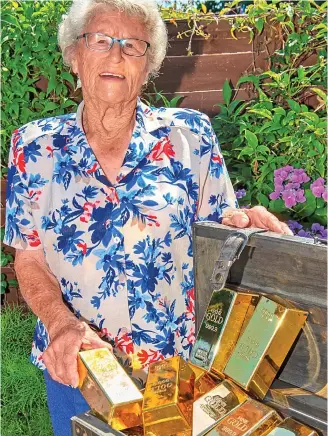  ??  ?? Golden moment: Rene Pottlewell, 87, with her treasure chest prize