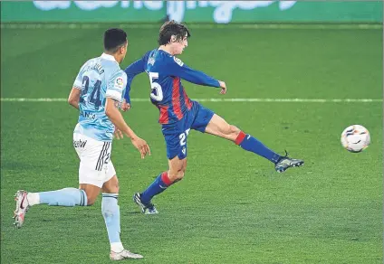  ?? FOTO: GETTY ?? Bryan Gil, durante un partido de Liga con el Eibar El habilidoso extremo ya destaca en Laliga a pesar de su juventud