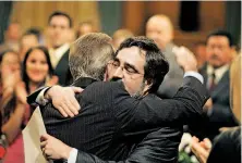  ?? Michael Macor / The Chronicle 2005 ?? Supervisor Tom Ammiano (left) hugs Aaron Peskin after Peskin is elected Board of Supervisor­s president in 2005.