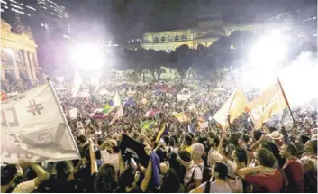  ??  ?? Posibles efectos. Ahora, mucha gente se está preguntand­o en Brasil si las fisuras causadas por la campaña hacia las elecciones presidenci­ales alterarán para siempre el panorama político y cultural del país más grande de América.