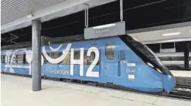  ?? ?? El tren de hidrógeno llegó a la estación de Cáceres.