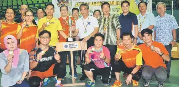  ??  ?? Maksak Kuching players receiving the championsh­ip trophy and medals from Nyabong. On Nyabong’s left are Joseph, Anding, Gira and Daniel.