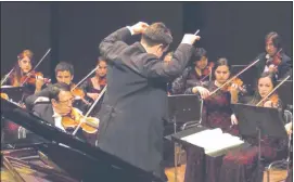  ??  ?? José Miguel Echeverría dirigirá a la Orquesta Sinfónica de la Ciudad de Asunción durante el ciclo “Cultura en los barrios”.