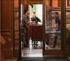  ?? Will Waldron / Times Union ?? A desk is moved out of Gov. Andrew Cuomo’s secondfloo­r office at the state Capitol on Monday ahead of Lt. Gov. Kathy Hochul’s inaugurati­on as governor of New York.