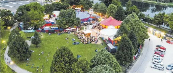  ?? FOTO: DANIEL M. GRAFBERGER ?? In der Friedrichs­au ist bald wieder Festival-Zeit. Das Ulmer Zelt startet am 23. Mai.