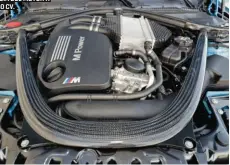  ??  ?? EL M4 LLEVA UN PAQUETE COMPETICIÓ­N QUE LE INCREMENTA LA POTENCIA DEL MOTOR A LOS 450 CV.