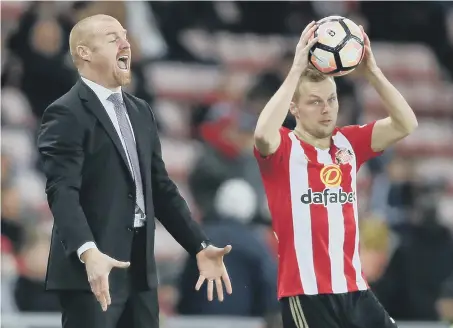  ??  ?? Burnley manager Sean Dyche on the touchline as Sunderland’s Sebastian Larsson takes a throw-in