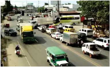  ?? (JO ANN SABLAD) ?? In this photograph taken at about 1 pm November 13, east-bound vehicles from JR Borja Extension and the newly opened Coastal Road are funneled into the main highway at Barangay Gusa.