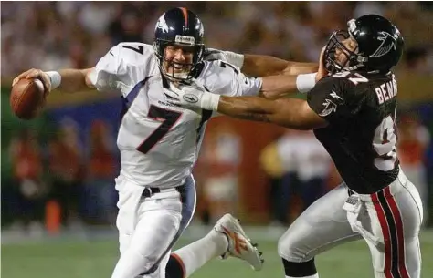  ??  ?? Doug Mills / Associated Press file Denver Broncos QB John Elway stiff-arms Falcons linebacker Cornelius Bennett during the Super Bowl in 1999.