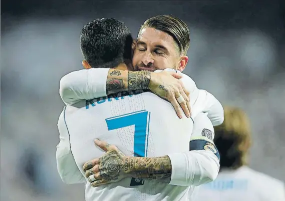  ?? FOTO: AP ?? Cristiano Ronaldo y Sergio Ramos fueron los autores de los goles del Real Madrid ante el APOEL en un flojo partido de los de Zidane en el Bernabéu