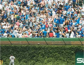  ?? JOHN J. KIM / CHICAGO TRIBUNE ?? Fans reach for a home-run ball hit by Cubs catcher Willson Contreras in the fourth inning against the Diamondbac­ks on July 24, 2021, at Wrigley Field.