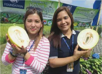  ??  ?? Dang Estrella and Pedroso with a halved Brilliant honeydew melon.