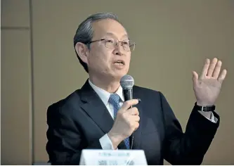  ?? KAZUHIRO NOGI/GETTY IMAGES ?? Toshiba Corp. president Satoshi Tsunakawa answers questions during a press conference at the company’s headquarte­rs in Tokyo on Tuesday. Toshiba warned its survival was at risk.