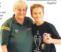  ??  ?? Heidi Atkinson with little future champ Aras Apteker (11). Heidi gave him a “little” trophy for a “little champ”. He has the courage and ability to take part in an adult regional bridge tournament.