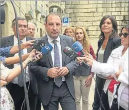  ?? UNIO / LV ?? El candidat d’Unió, Ramon Espadaler, ahir davant dels mitjans