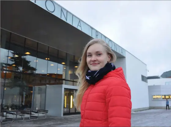  ?? FOTO: SPT/ARI SUNDBERG ?? Sanna Heittola disputerar för filosofie doktors grad i svenska språket vid Vasa universite­t på lördag.