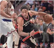  ?? SETH WENIG / AP ?? Toronto Raptors' DeMar DeRozan, right, drives around New York Knicks defenders.