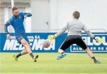  ?? Foto: Osasuna ?? El delantero de Osasuna, Adrián, ayer durante el entrenamie­nto del equipo en Tajonar.