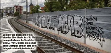  ?? ?? Wie hier am Südbahnhof entstanden über Nacht Graffiti für den gestorbene­n Geflüchtet­en Bilal J. (†31). Dieses problemati­sche Exemplar enthält eine deutlich polizeifei­ndliche Botschaft.