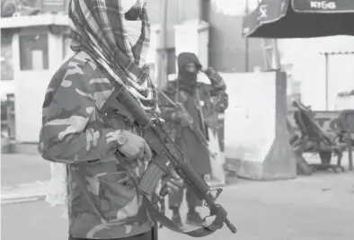  ?? KHWAJA TAWFIQ SEDIQI/AP ?? Taliban fighters stand guard at a checkpoint Wednesday in Kabul, Afghanista­n.