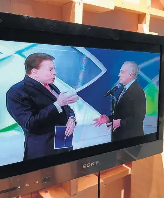  ?? TWITTER / MICHEL TEMER ?? Entrevista. Foto de Michel Temer com Silvio Santos publicada no Twitter do presidente