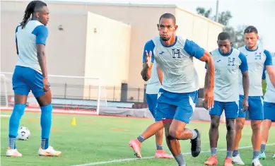  ??  ?? SUPLENTE. Jerry Bengtson esperará turno hoy frente a los canaleros como parte del plan de Fabián Coito.