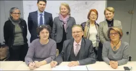  ?? (Photo C. R.) ?? Cette signature lie la mairie de La Garde à la Caisse d’allocation­s familiales du Var.