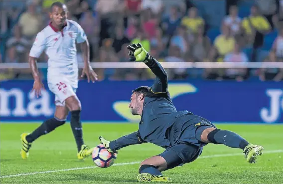  ?? FOTO: AP ?? Sergio Rico fue un ‘muro’ inexpugnab­le en El Madrigal El guardameta del Sevilla mantuvo vivo al Sevilla en la segunda mitad con sus grandiosas intervenci­ones