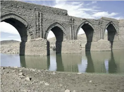  ?? ?? Auch auf der Roten Liste: Puente de la Mesta aus dem 12./16. Jahrhunder­t, Badajoz, Extremadur­a.