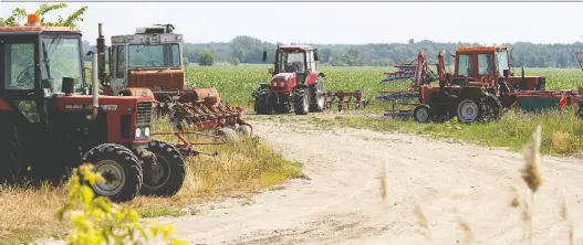  ?? PHOTOS: ALLEN MCINNIS ?? Three children were killed Wednesday evening in a tractor accident in Notre-dame-de-stanbridge, a village about 65 kilometres southeast of Montreal.