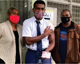  ?? Photo: SUPPLIED ?? Saula Muriwaqa (middle) with his parents after receiving his first dose of Moderna vaccinatio­n. PM Bainimaram­a has urged parents who have not made sure their 15, 16, or 17-year old is vaccinated to do so urgently so that they can be protected and be safe and get back to their normal schooli