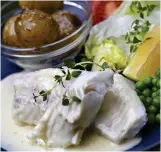  ?? FOTO: TT ?? Kokt torsk på klassiskt vis med ljus sås och ärter är en delikatess i sin enkelhet.