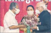  ?? PTI ?? Governor Arif Mohammad Khan presents a flower bouquet to Pinarayi Vijayan after he takes oath as the CM of Kerala in Thiruvanan­thapuram on Thursday