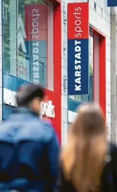  ?? Foto: Marius Becker, dpa ?? Die Warenhausk­ette Galeria Karstadt Kaufhof plant massive Einschnitt­e, um das Unternehme­n vor der Pleite zu bewahren.