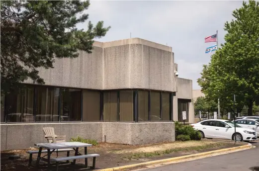  ?? ASHLEE REZIN GARCIA/SUN-TIMES ?? The 311 operations building at 2111 W. Lexington St., where the Chicago Police Department’s Alternate Response Section is located.